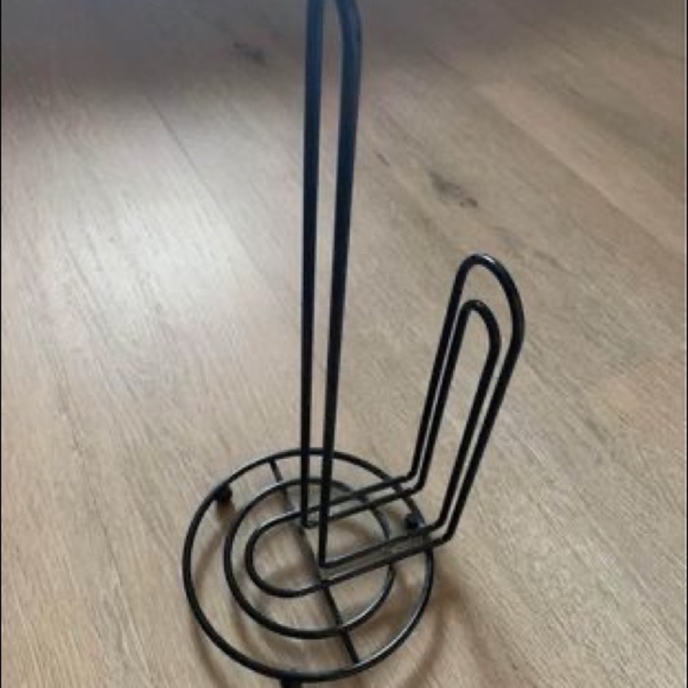 Paper towel holder